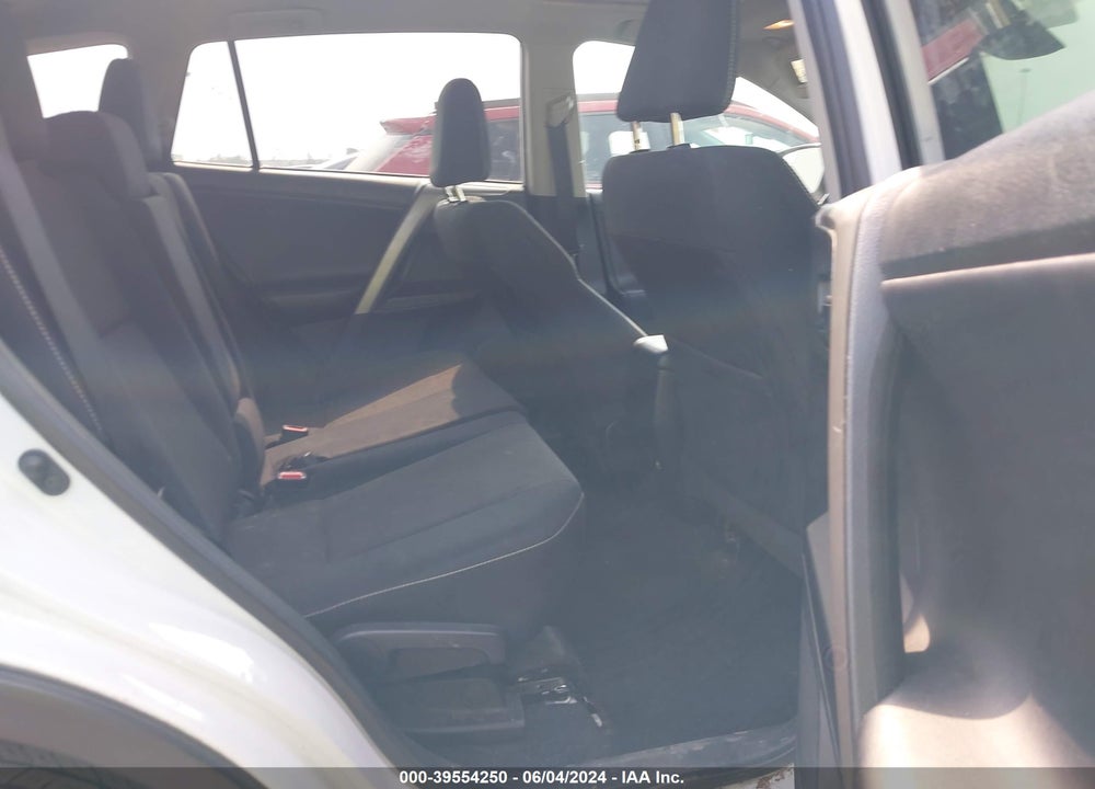 2018 TOYOTA RAV4 XLE VIN: 2T3WFREV3JW475897