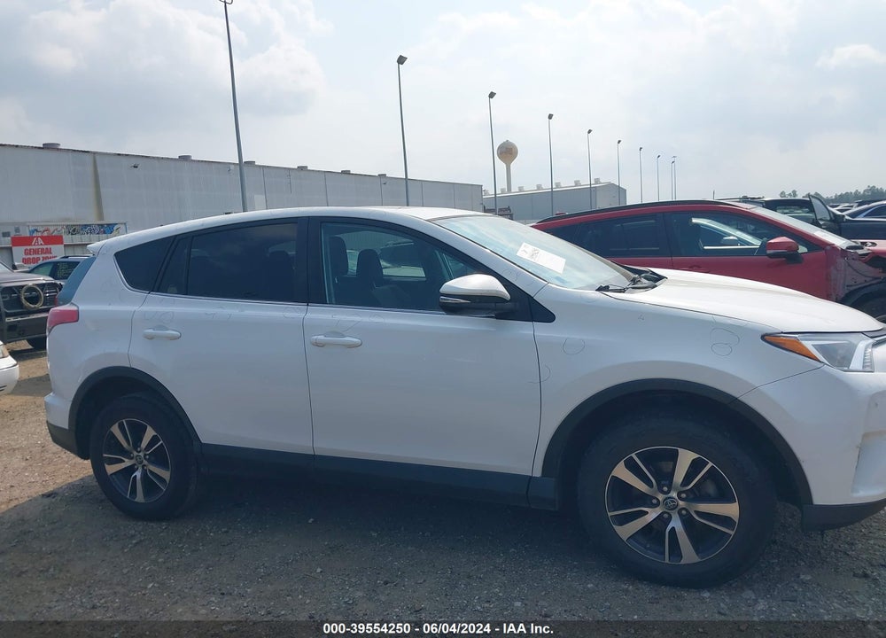2018 TOYOTA RAV4 XLE VIN: 2T3WFREV3JW475897