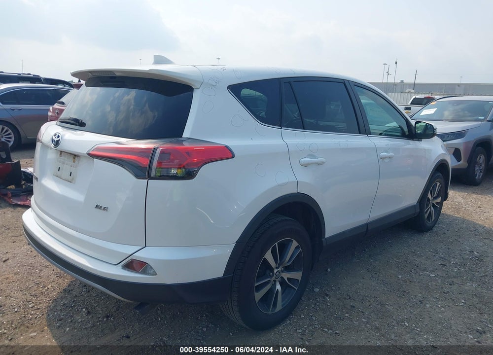 2018 TOYOTA RAV4 XLE VIN: 2T3WFREV3JW475897