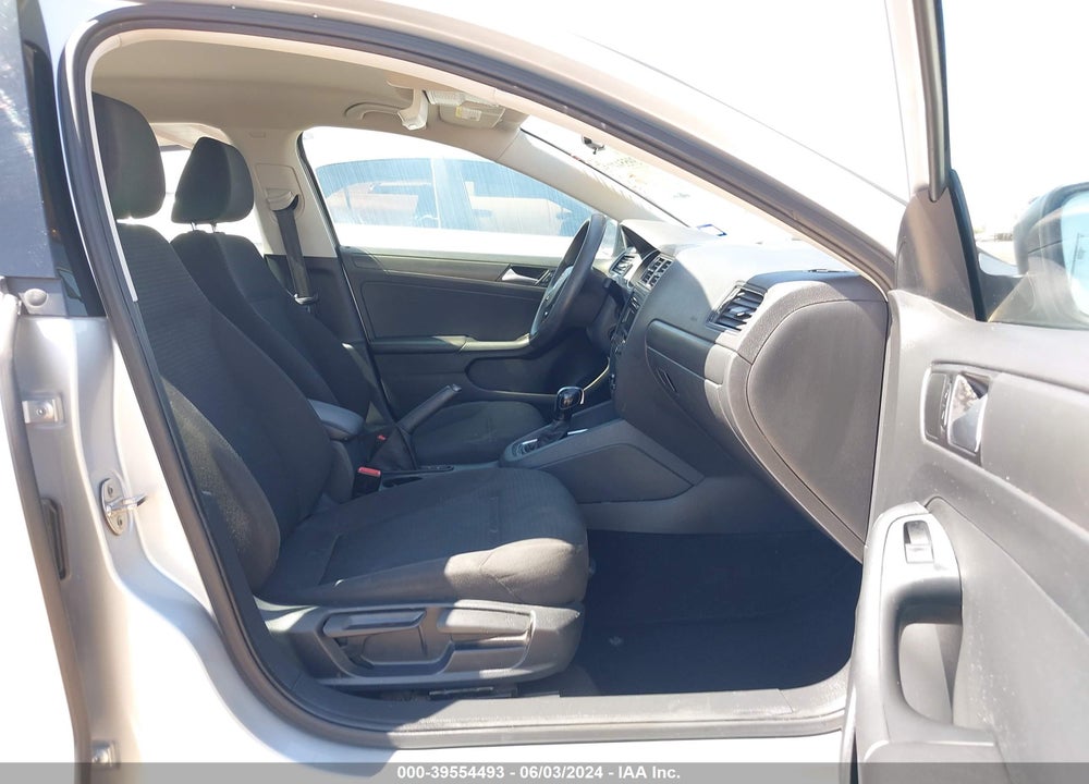 2015 VOLKSWAGEN JETTA 2.0L S VIN: 3VW2K7AJ3FM320046