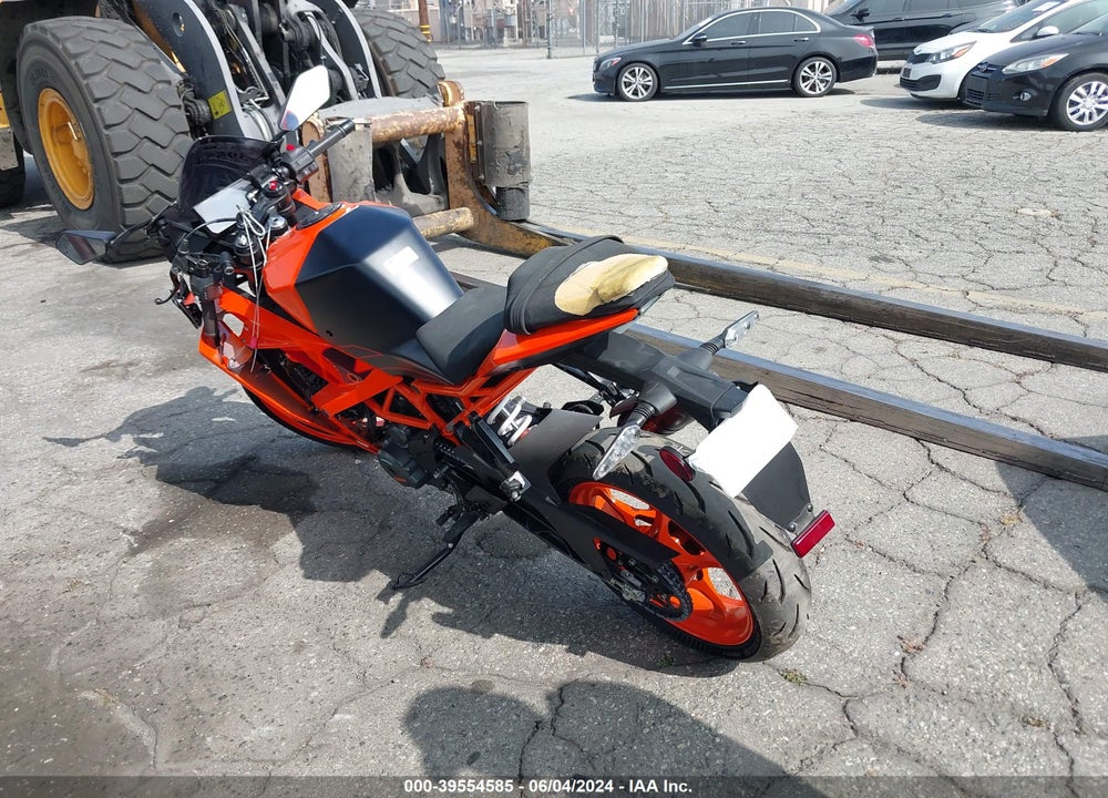 2024 KTM 390 RC VIN: MD2JYJ406RN209217
