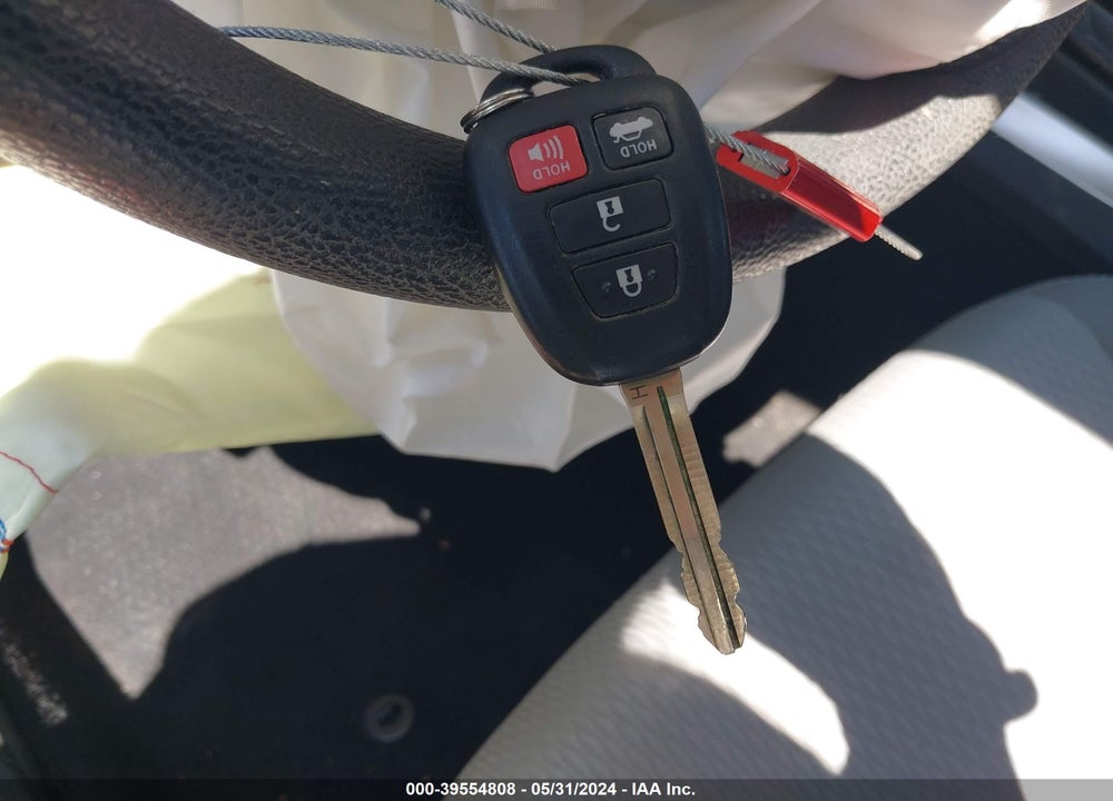 2019 TOYOTA COROLLA LE VIN: 2T1BURHE9KC157083