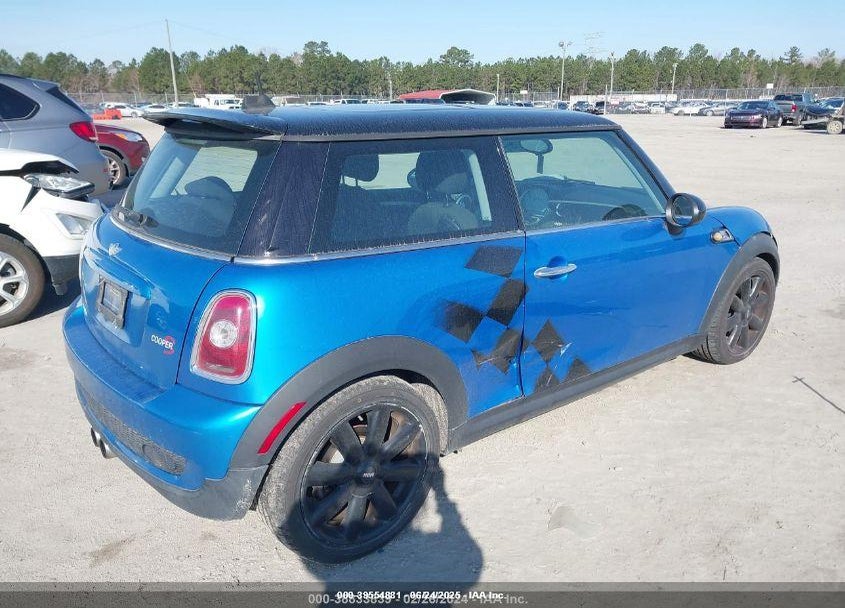 2010 MINI COOPER S VIN: WMWMF7C56ATX42514