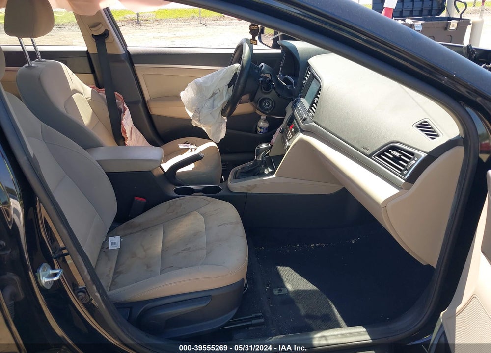 2017 HYUNDAI ELANTRA SE VIN: 5NPD84LF5HH116181