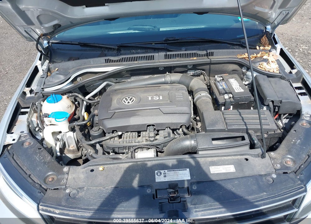 2015 VOLKSWAGEN JETTA 1.8T SE VIN: 3VWD17AJ0FM253935