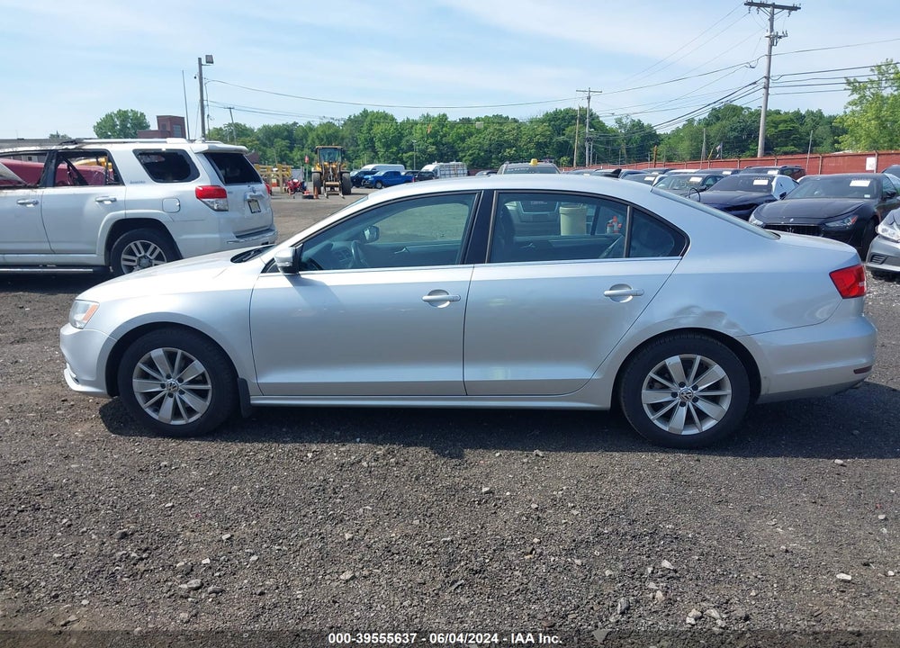 2015 VOLKSWAGEN JETTA 1.8T SE VIN: 3VWD17AJ0FM253935