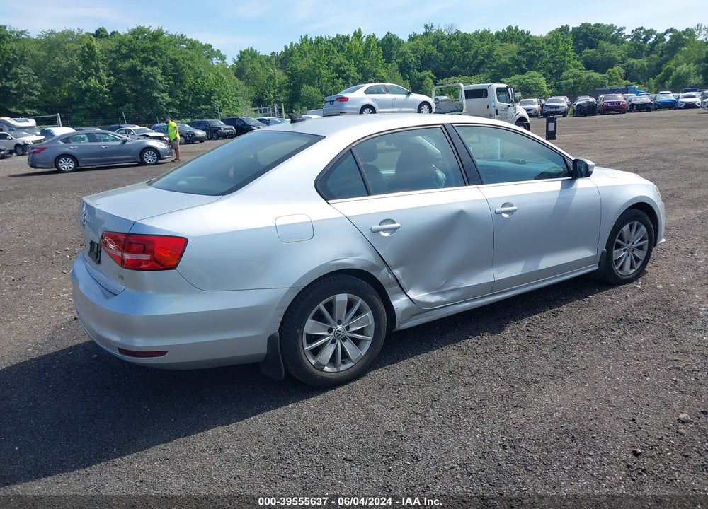 2015 VOLKSWAGEN JETTA 1.8T SE VIN: 3VWD17AJ0FM253935