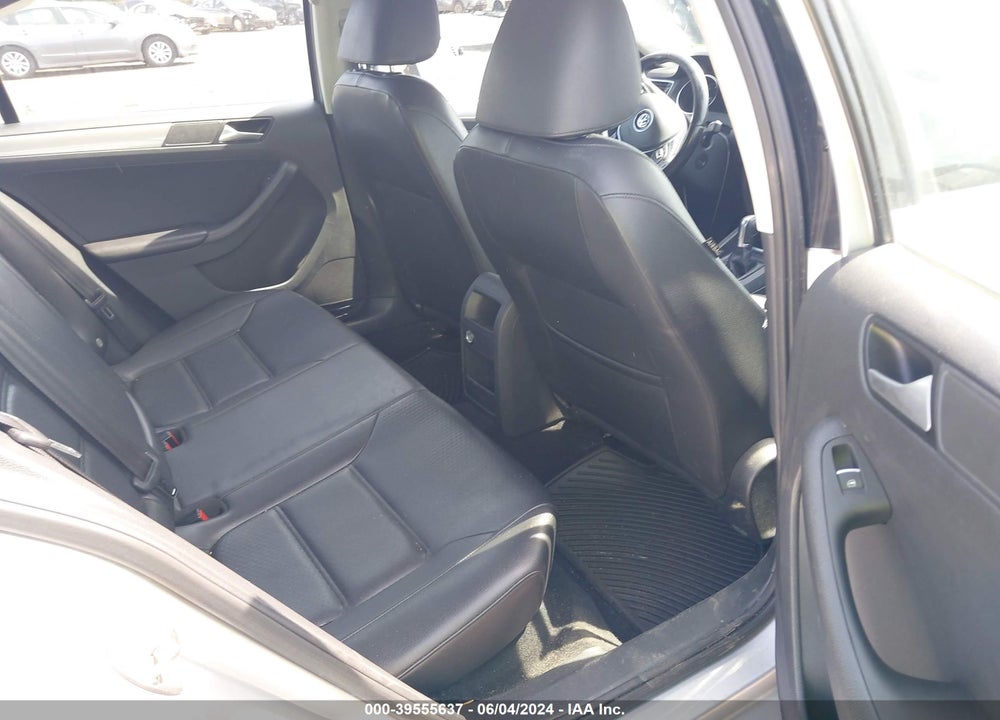 2015 VOLKSWAGEN JETTA 1.8T SE VIN: 3VWD17AJ0FM253935