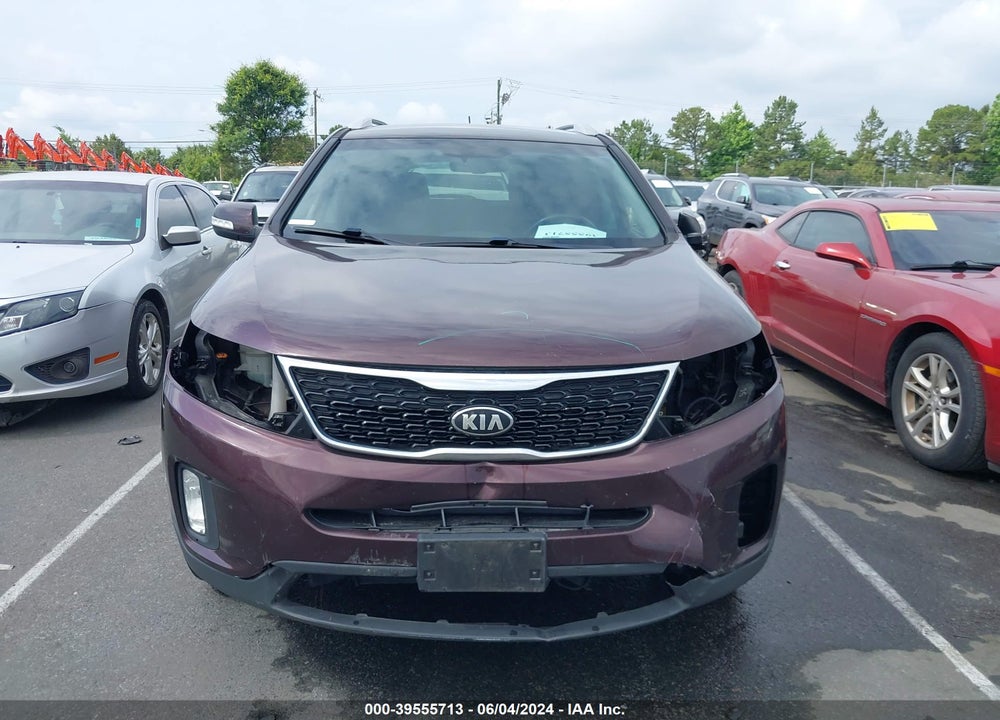 2015 KIA SORENTO LX VIN: 5XYKTCA67FG618410