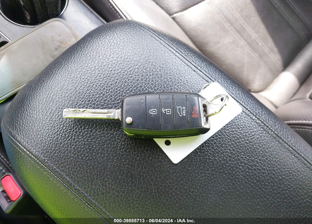 2015 KIA SORENTO LX VIN: 5XYKTCA67FG618410