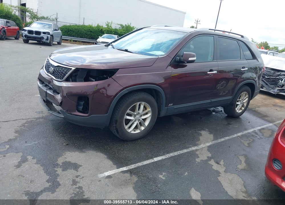 2015 KIA SORENTO LX VIN: 5XYKTCA67FG618410