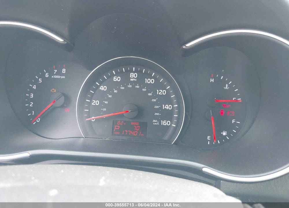 2015 KIA SORENTO LX VIN: 5XYKTCA67FG618410