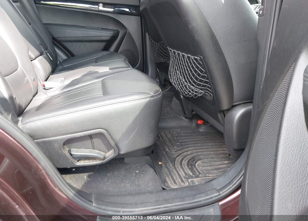 2015 KIA SORENTO LX VIN: 5XYKTCA67FG618410