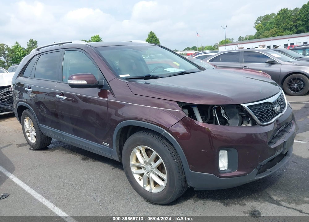 2015 KIA SORENTO LX VIN: 5XYKTCA67FG618410