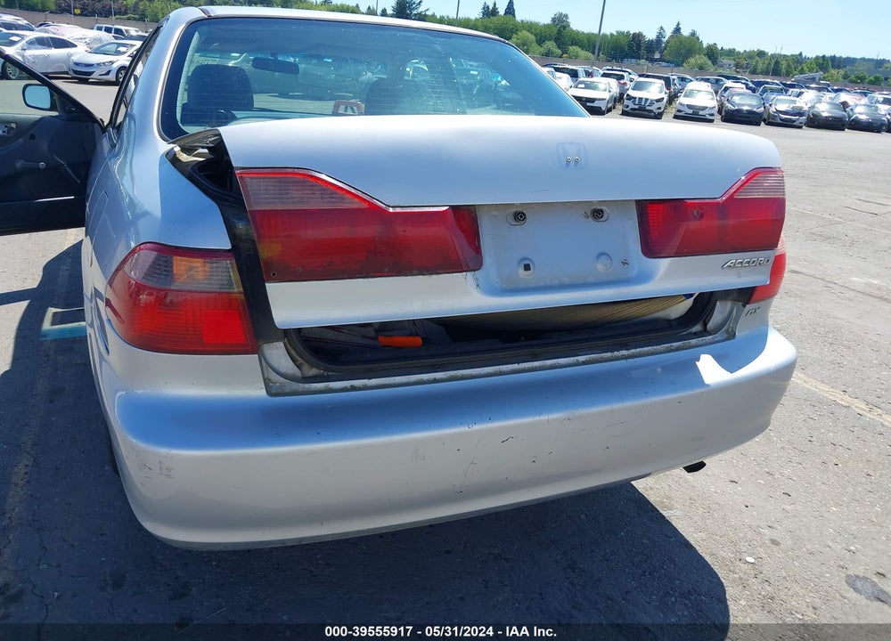 1998 HONDA ACCORD DX VIN: 1HGCF8548WA012262
