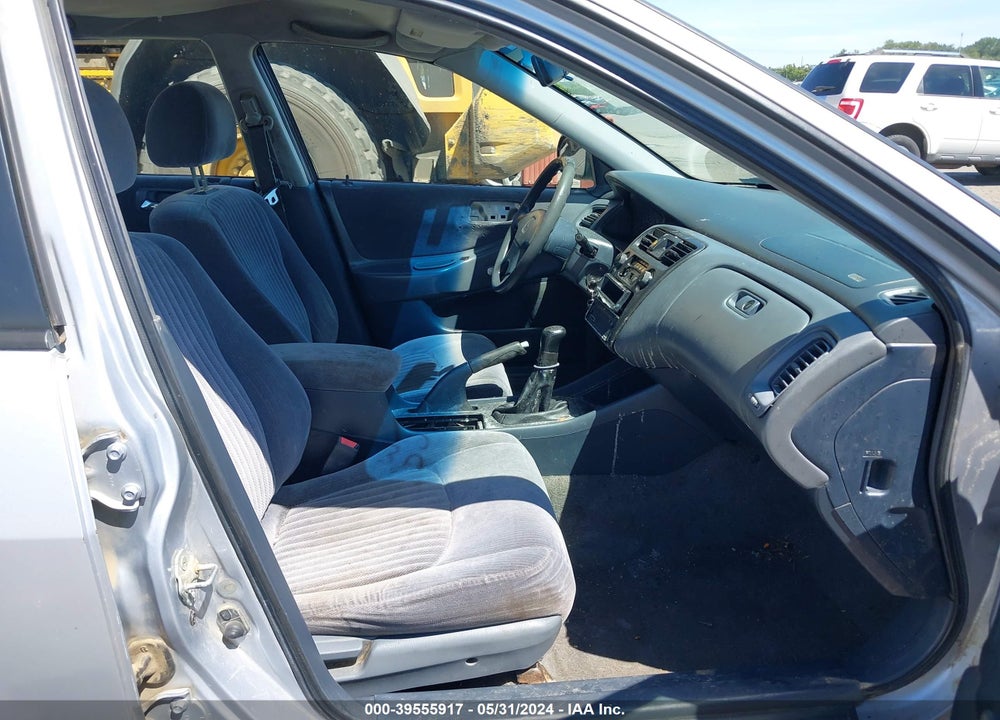 1998 HONDA ACCORD DX VIN: 1HGCF8548WA012262