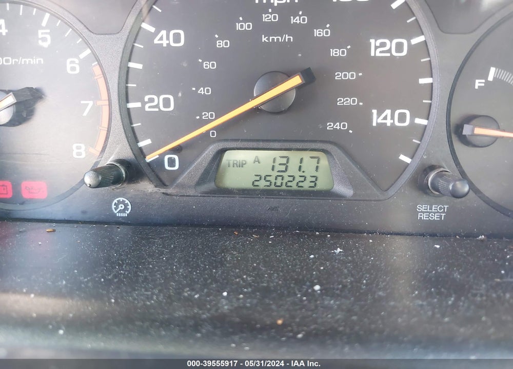 1998 HONDA ACCORD DX VIN: 1HGCF8548WA012262