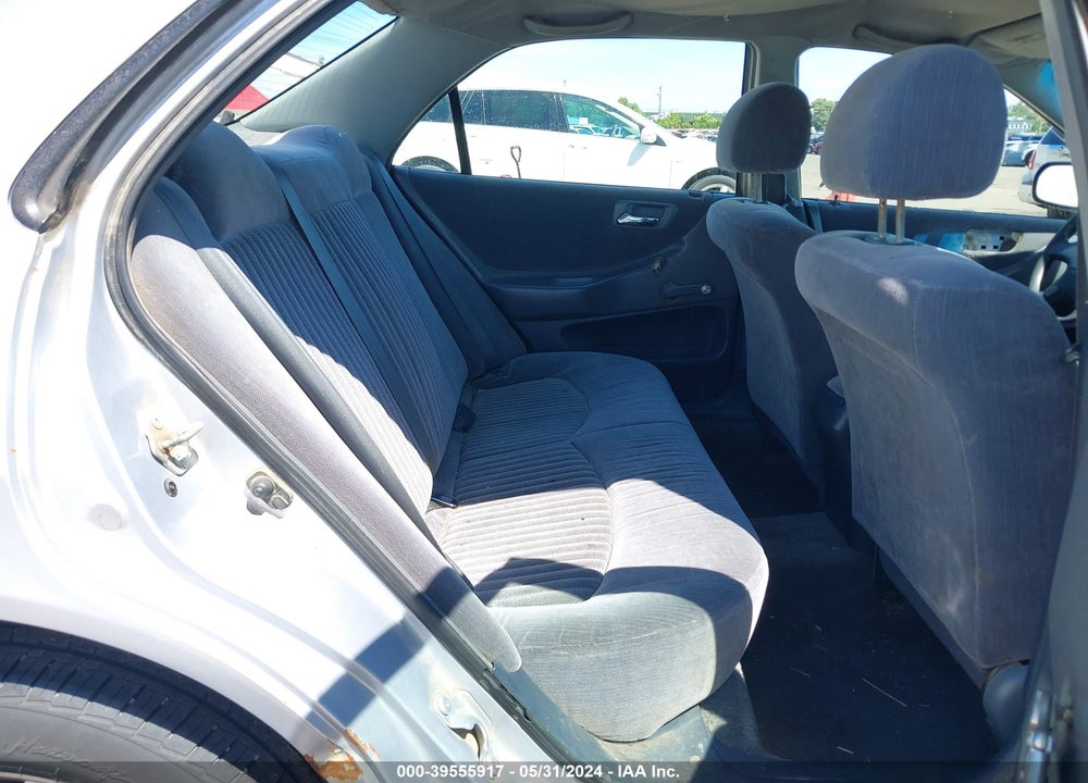 1998 HONDA ACCORD DX VIN: 1HGCF8548WA012262