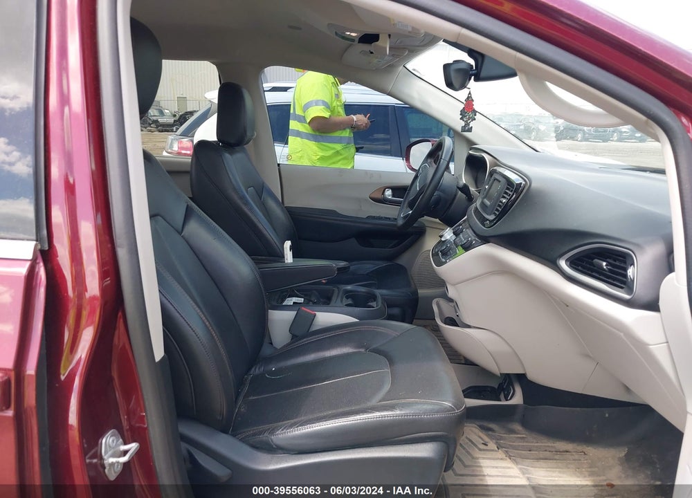 2017 CHRYSLER PACIFICA TOURING L VIN: 2C4RC1BG0HR589017