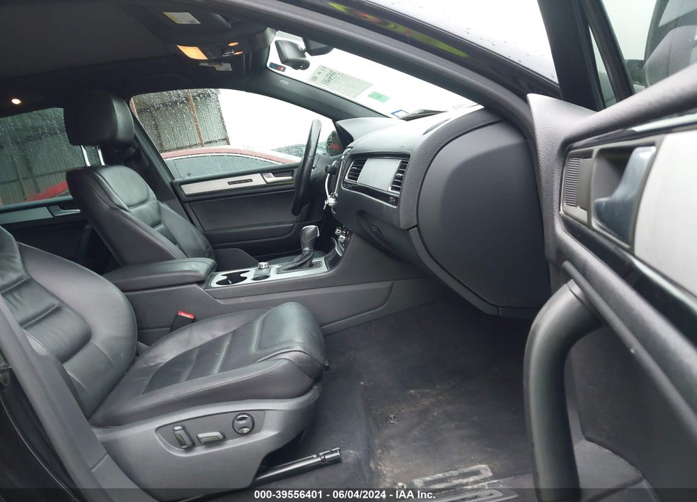 2014 VOLKSWAGEN TOUAREG 3.6L R-LINE VIN: WVGDF9BPXED002817