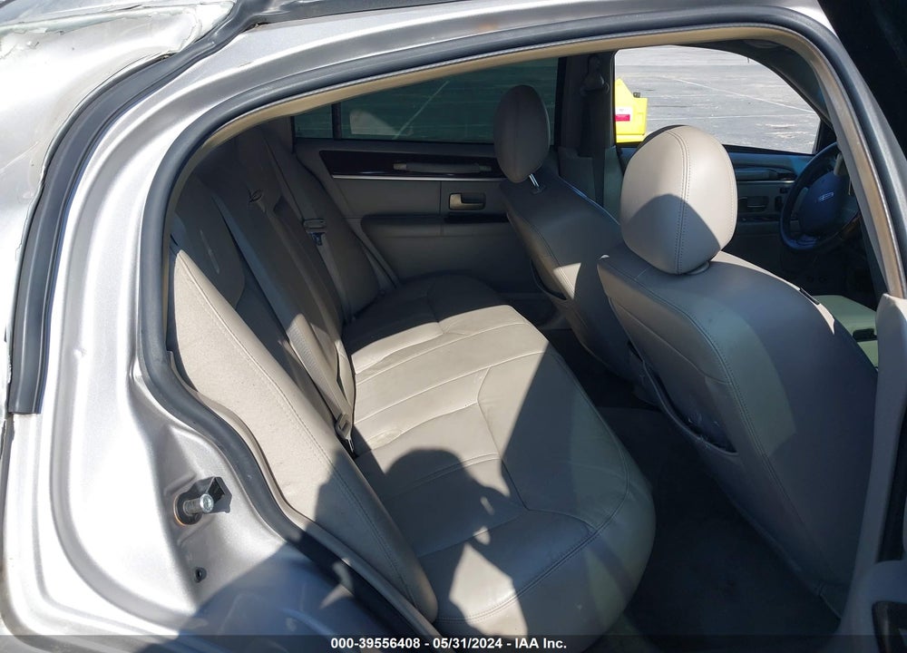 2010 LINCOLN TOWN CAR SIGNATURE LIMITED VIN: 2LNBL8CV9AX752185