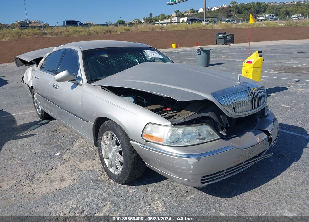 2010 LINCOLN TOWN CAR SIGNATURE LIMITED VIN: 2LNBL8CV9AX752185