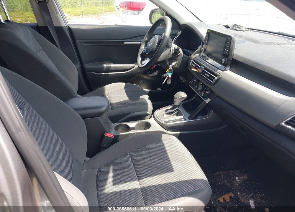 2022 KIA SELTOS LX VIN: KNDEPCAA0N7329872