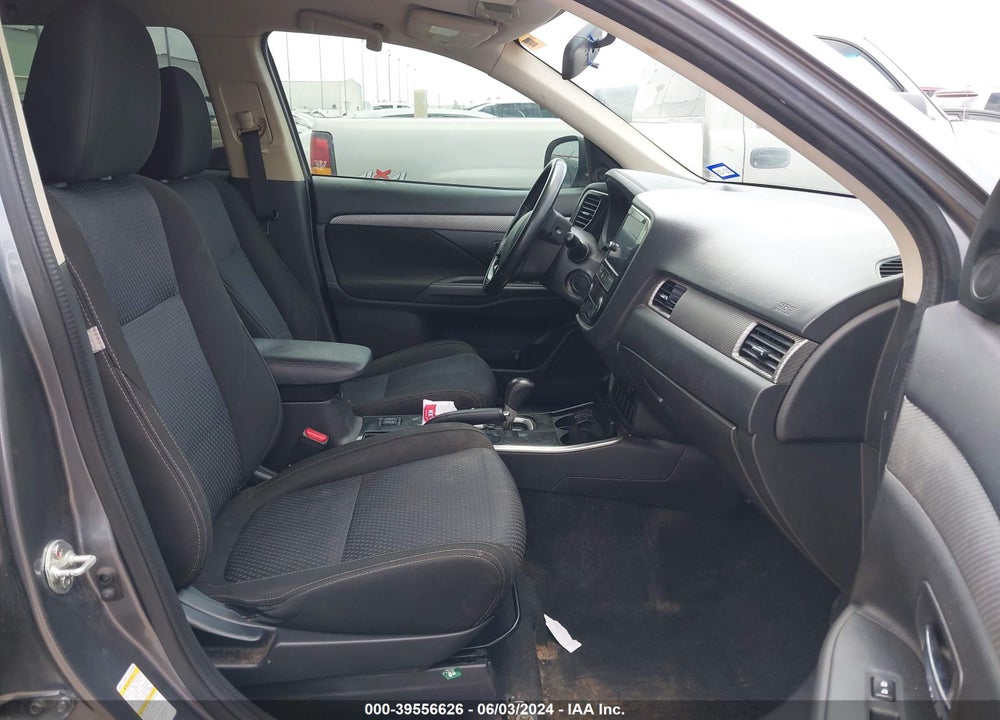 2018 MITSUBISHI OUTLANDER SE VIN: JA4AD3A32JJ004110