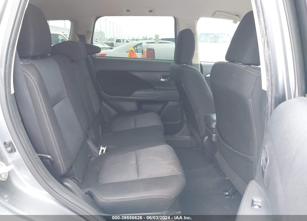 2018 MITSUBISHI OUTLANDER SE VIN: JA4AD3A32JJ004110