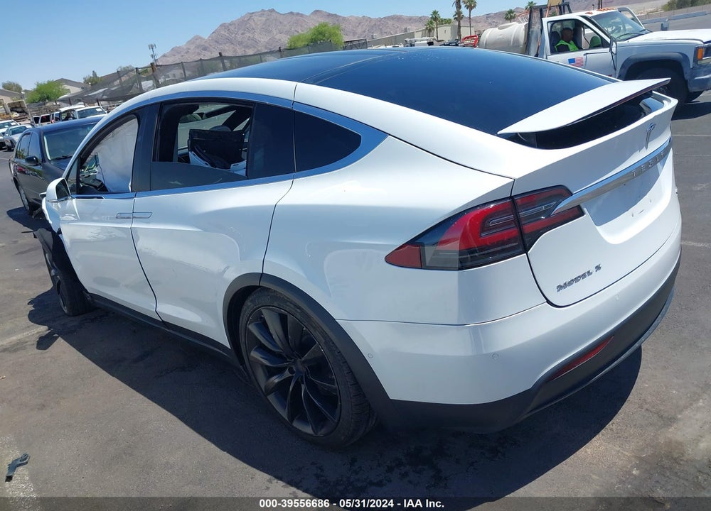 2018 TESLA MODEL X VIN: 5YJXCBE20JF089888