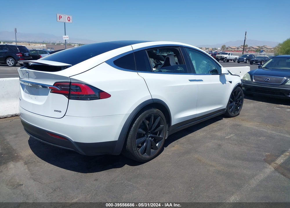 2018 TESLA MODEL X VIN: 5YJXCBE20JF089888
