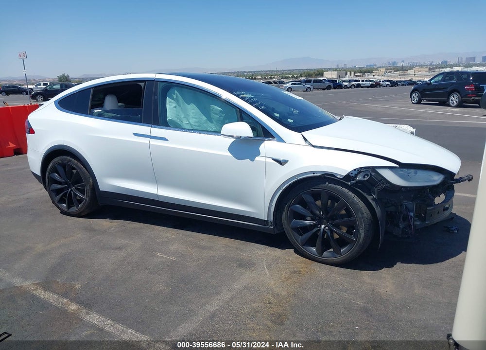 2018 TESLA MODEL X VIN: 5YJXCBE20JF089888