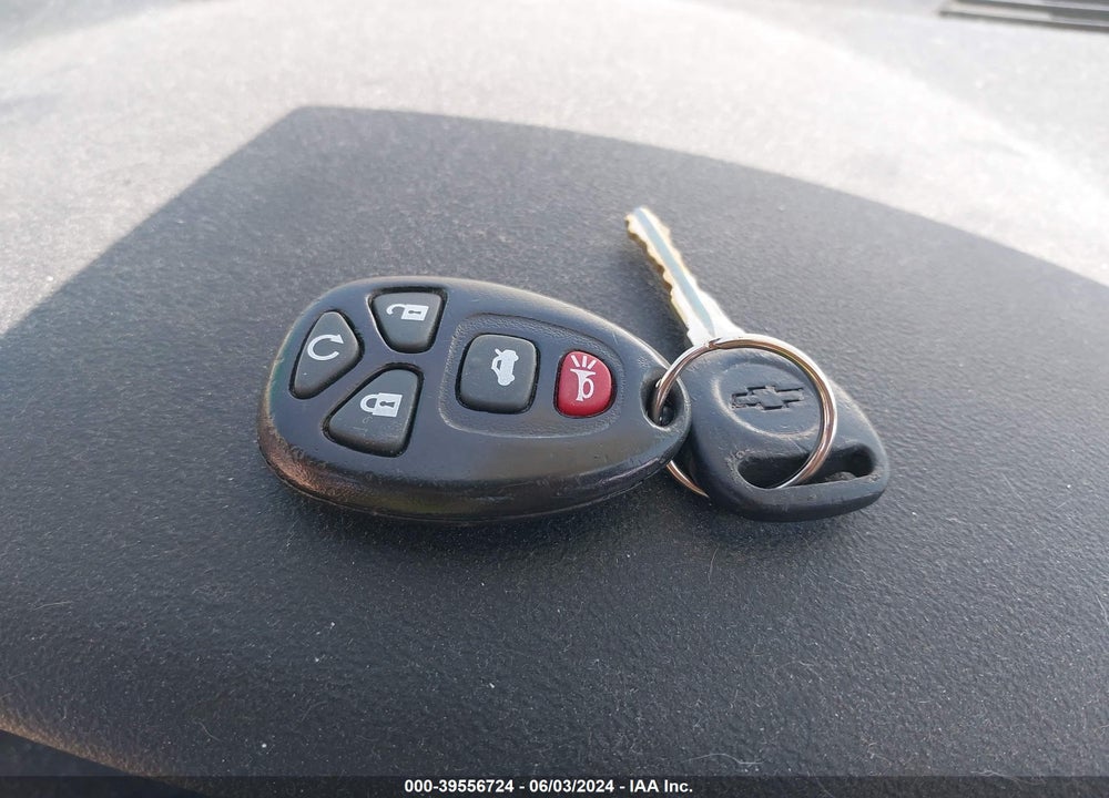 2008 CHEVROLET IMPALA LTZ VIN: 2G1WU583X81247917