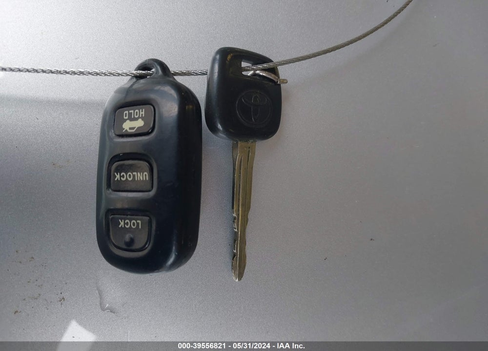 2004 TOYOTA CAMRY LE VIN: 4T1BE32K04U818445