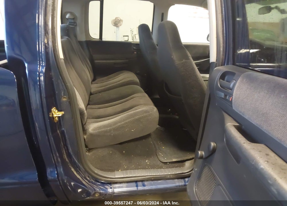 2004 DODGE DAKOTA SLT VIN: 1D7HL48NX4S584635
