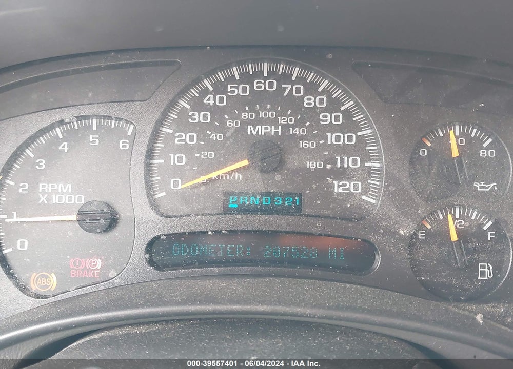 2005 GMC YUKON SLE VIN: 1GKEC13T05R148617