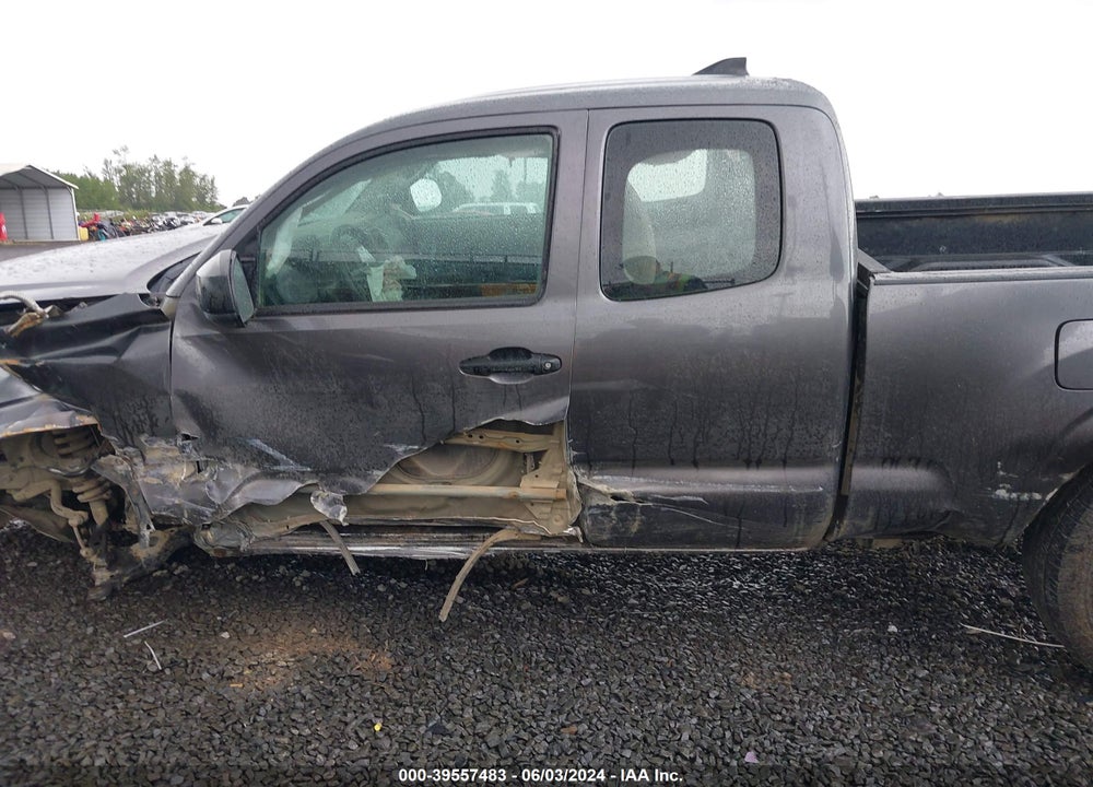 2017 TOYOTA TACOMA SR VIN: 5TFSX5EN2HX051914