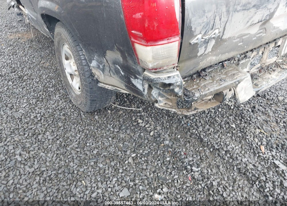 2017 TOYOTA TACOMA SR VIN: 5TFSX5EN2HX051914