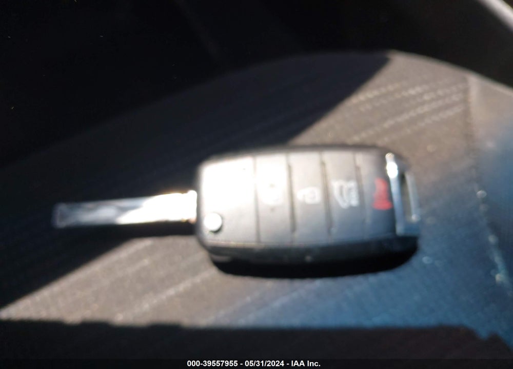 2015 KIA SORENTO LX V6 VIN: 5XYKTDA7XFG645793