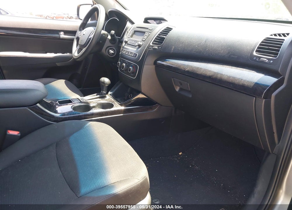 2015 KIA SORENTO LX V6 VIN: 5XYKTDA7XFG645793