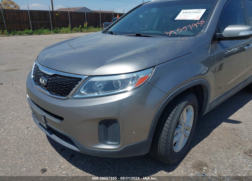 2015 KIA SORENTO LX V6 VIN: 5XYKTDA7XFG645793