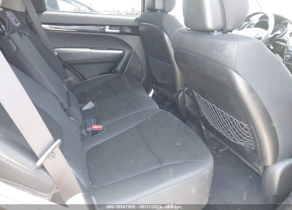 2015 KIA SORENTO LX V6 VIN: 5XYKTDA7XFG645793