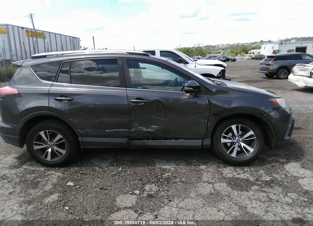 2016 TOYOTA RAV4 XLE VIN: 2T3RFREV5GW498765