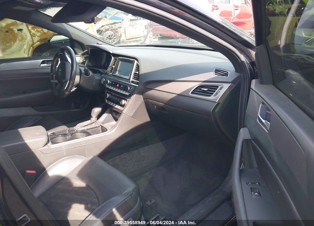 2018 HYUNDAI SONATA SPORT 2.0T VIN: 5NPE34AB4JH692675