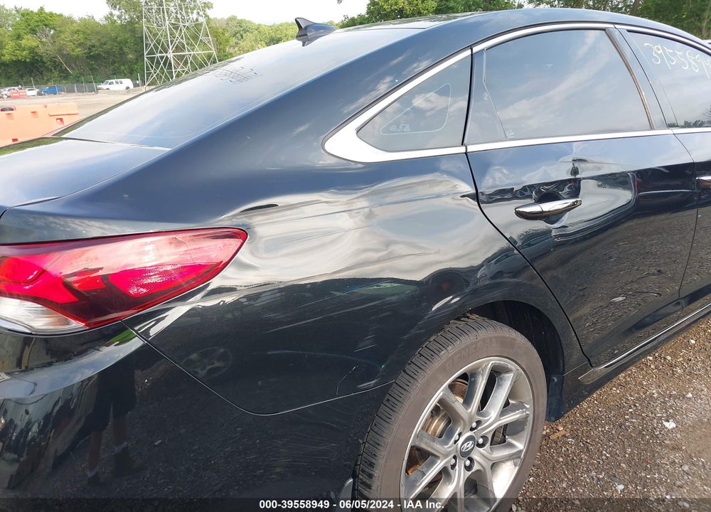2018 HYUNDAI SONATA SPORT 2.0T VIN: 5NPE34AB4JH692675