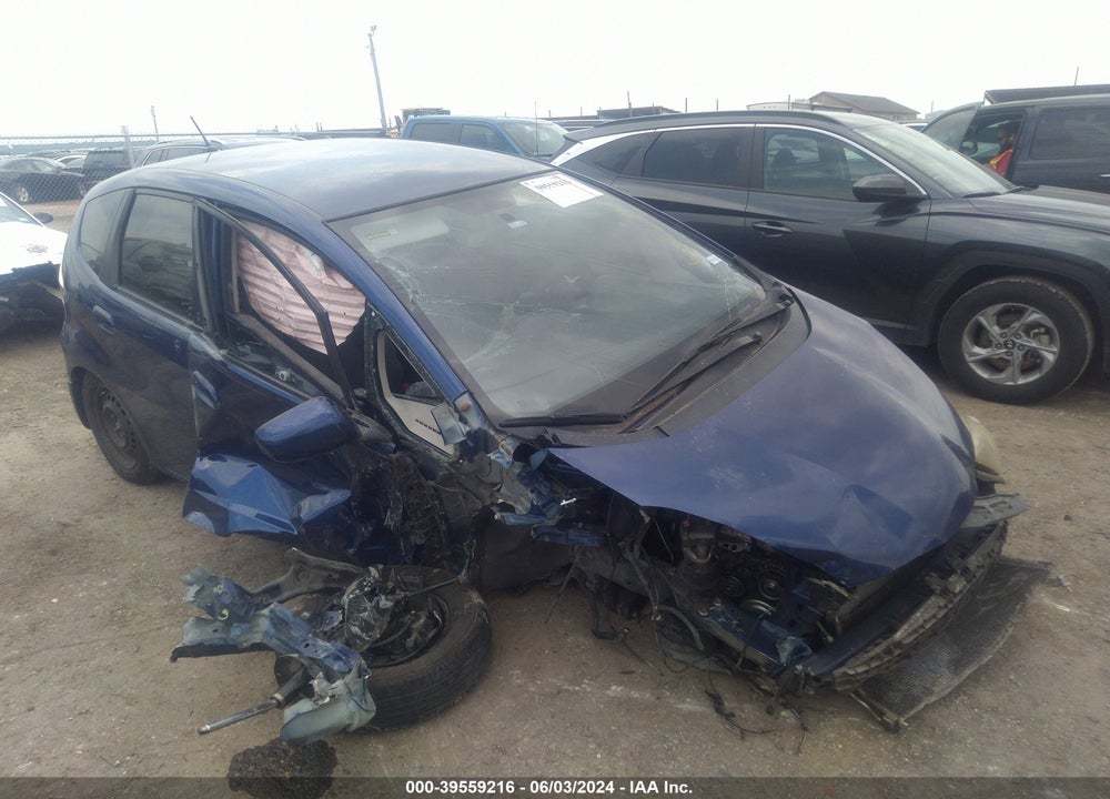2013 HONDA FIT VIN: JHMGE8G3XDC055394
