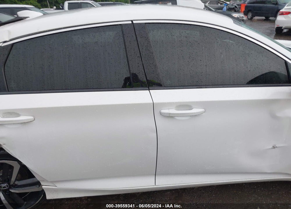 2018 HONDA ACCORD VIN: 1HGCV1F33JA208053