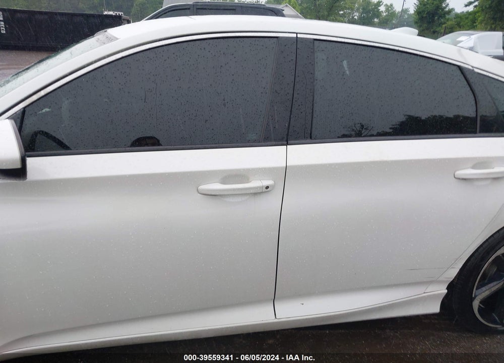 2018 HONDA ACCORD VIN: 1HGCV1F33JA208053