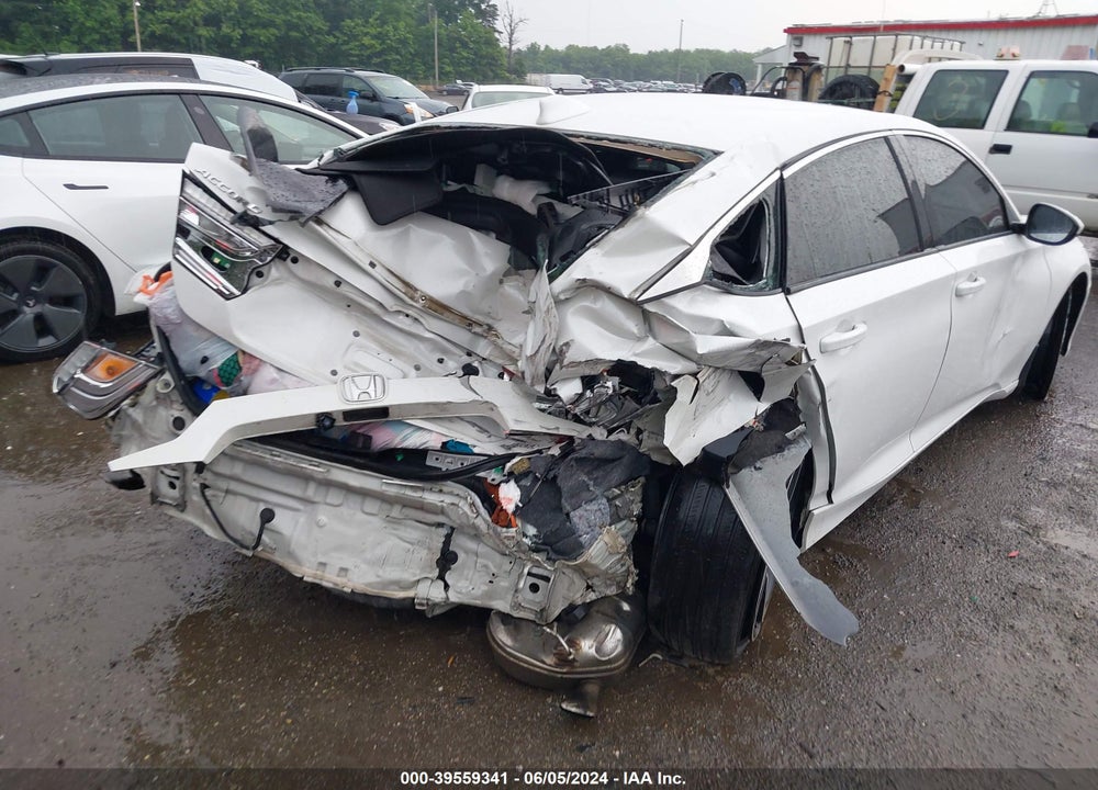 2018 HONDA ACCORD VIN: 1HGCV1F33JA208053