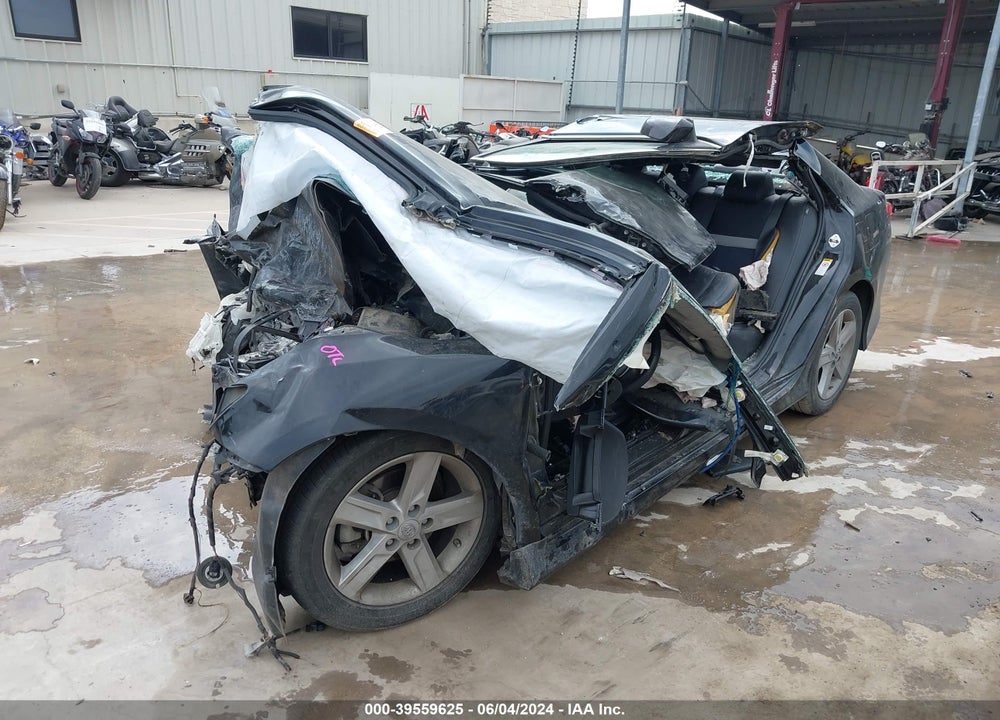 2014 TOYOTA CAMRY SE VIN: 4T1BF1FK2EU828536